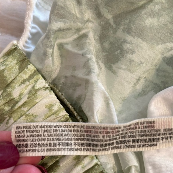 NWT, FP Movement The Way Home Printed Shorts in Green/White Print, Size Medium - Picture 10 of 10